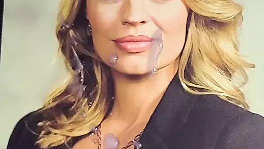 Jeri Ryan boşalıyor