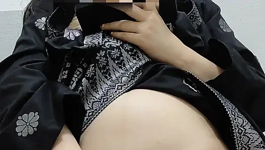 İlk kez mastürbasyon yapmayı öğreniyor