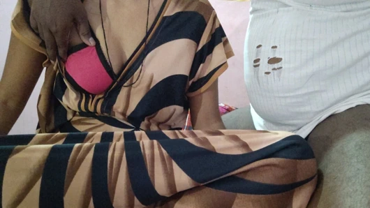 Hintli ateşli kız sikişiyor