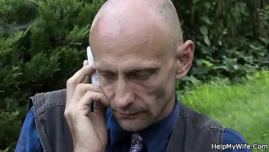 Asılı damızlık kâkül onun genç eş