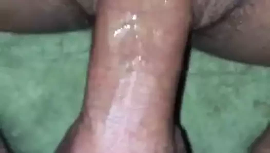 Karısının ıslak amcığı.