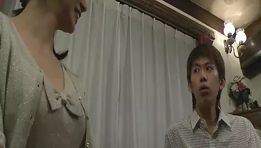 M635g02 Bayan Deriheru internette Cherry Boy tarafından bulundu. O benim üvey annem mi?