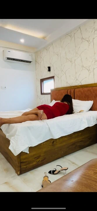 Ateşli kız seksi Hintli erkek arkadaş tarafından sikiliyor