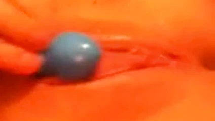 karısı oynuyor onu ıslak KEDİ