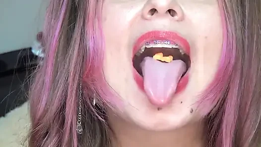 Büyük plastik ayılarla yutup oynamak