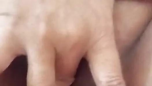 Tombul evli kadın parmaklıyor