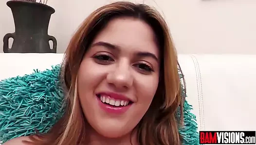 Ateşli düzgün vücutlu kız Ellie Nova sıkı amcık seksi