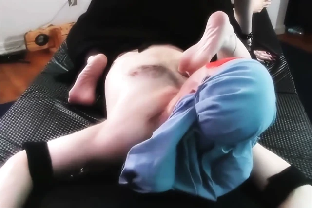 Gıdıklama dom Bay Fitz domina skye tarafından mahvediliyor - domina skye tarafından gıdıklanırken bu dom hiss ve cackle'ı izleyin