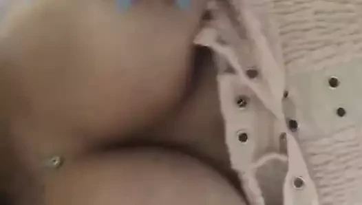 Busty hottie gösterme kapalı