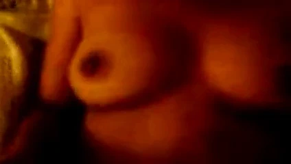 Garip götlü siyah donanmalı kız