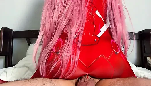 Zero Two tüm deliklerinde bir yarağın tadını çıkarıyor, ateşli anal