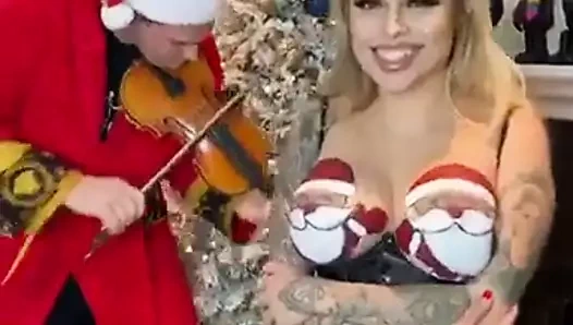 Noel Baba göğüsleri