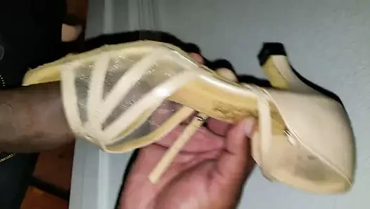 Siktiğimin asyalı ayakkabıları.