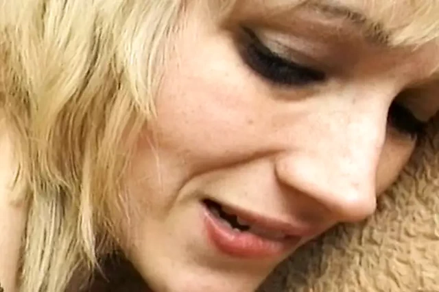 Fransız sarışın göt deliğini dölle dolduruyor