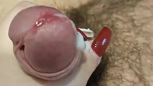 Bu küçük yarak aşağılanmayı ve gülmeyi seviyor ve ben bu konuda düşündüm de azıyorum.