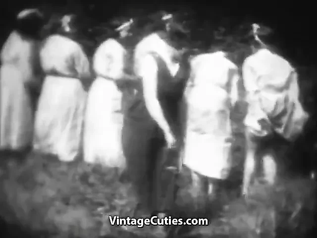 azgın matmazel al şaplak içinde ormanda (1930s vintage)
