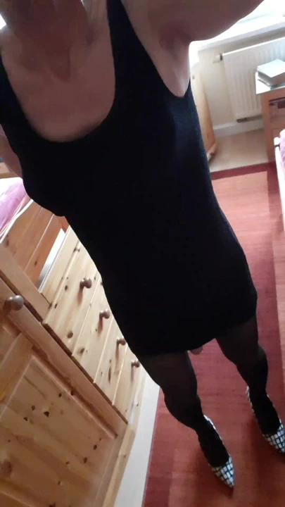 Naylon çoraplı ve yüksek topuklu seksi Roberta