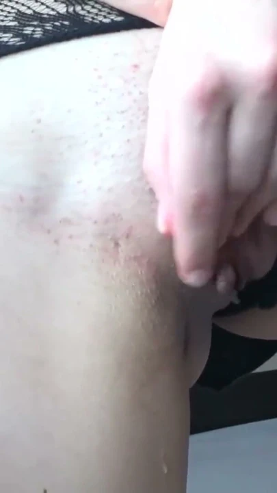 teen kız mastürbasyon ve oyun ile onu ıslak KEDİ, gerçek orgazm üzerinde webcam | Klip 1
