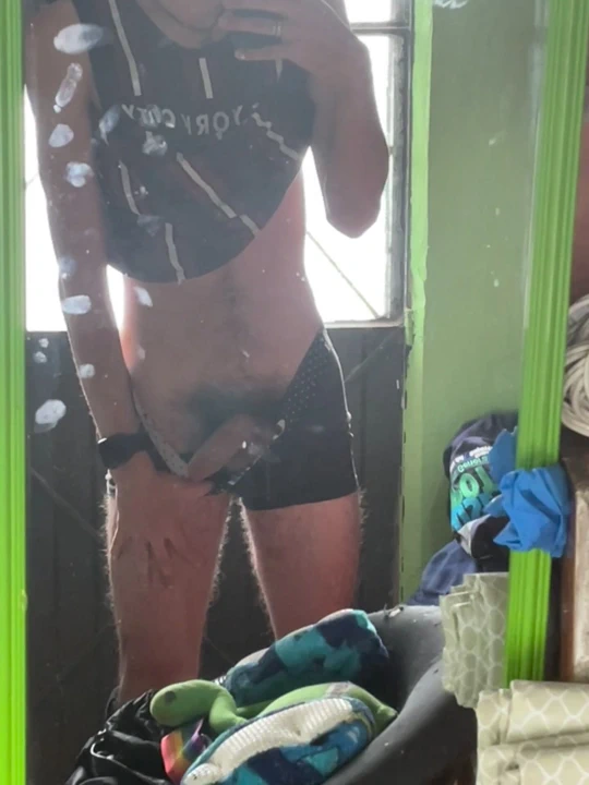 Bakış açısı: Yeni boksörlerim geliyor ama aynayı temizlemeyi unuttum.