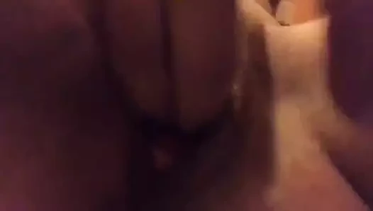 Çok yalnız hissediyorum, birinin amımı becermesini istiyorum