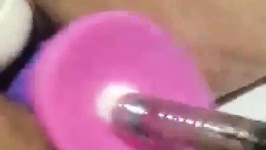 Büyük ejderha yapay penis içinde sıkı kedi