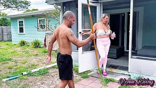 Orta yaşlı seksi kadın büyük zenci yarağıyla sikişiyor