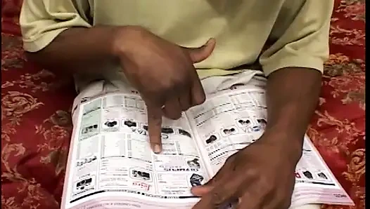 Zenci kız gırtlağına kadar siyah yarağı seviyor