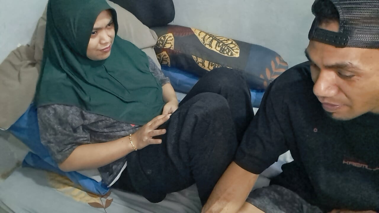 Kayınteyimin Hijabı Evimde Bir Gece Kaldı.