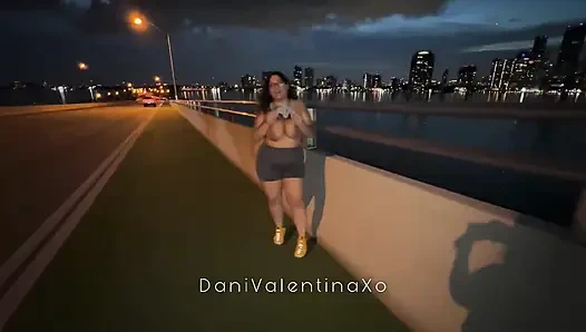 Jadynn Stone ile halka açık doğruluk mu cesaret mi