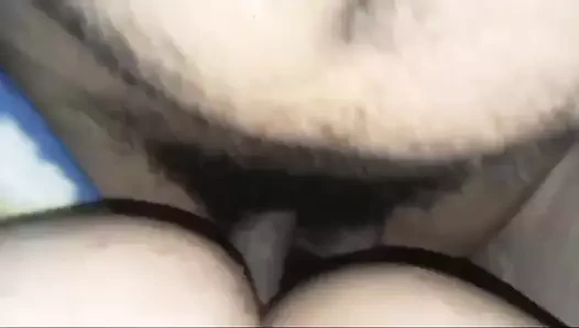 Üvey kuzenim çok azgın ve benden onu sağmamı ve amcığını sikmemi istiyor