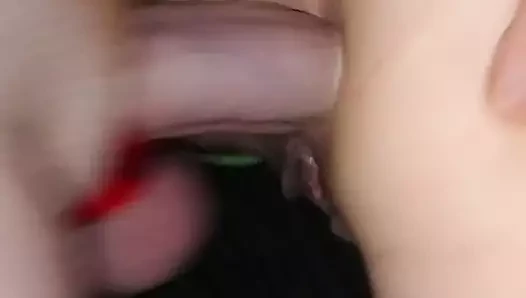 Sıkı götüm dölle dolu bir amcığını genişletti