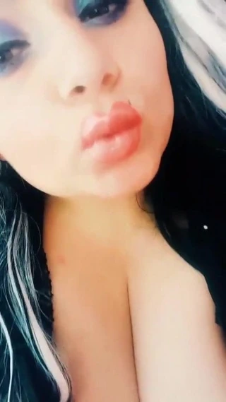 Seksi milf göster bobs.