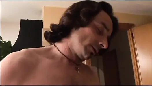 Seksi büyük memeli orta yaşlı seksi kadın çifte götten sikişiyor... ağzına boşalma