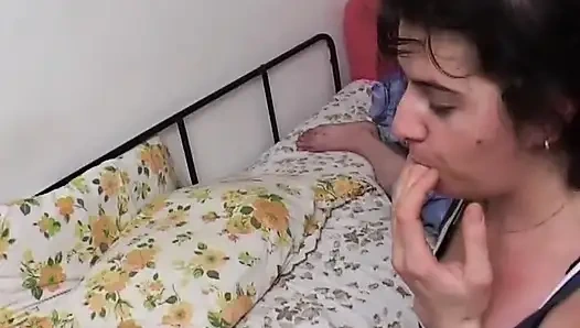 Amatör İtalyan esmer sulu bir sakso çekiyor