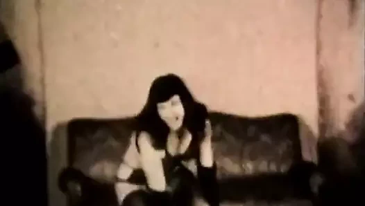 Betty'nin fantastik oryantal dansı (1950'ler vintage)