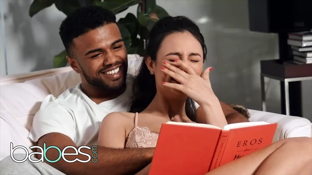 Латина с маленькими сиськами Eliza Ibarra обожает большой черный член Troy Francisco