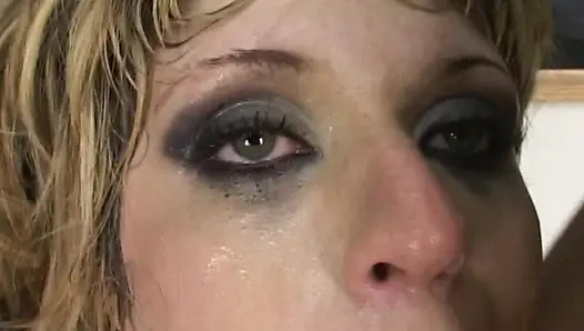 Edepsiz üniversiteli kız iki yarakla cezalandırılıyor