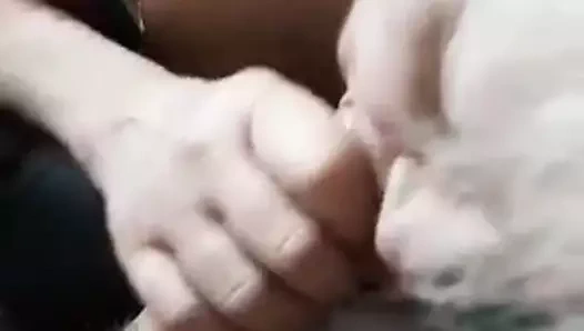 Je lui gicle dans la bouche et elle avale mon sperme