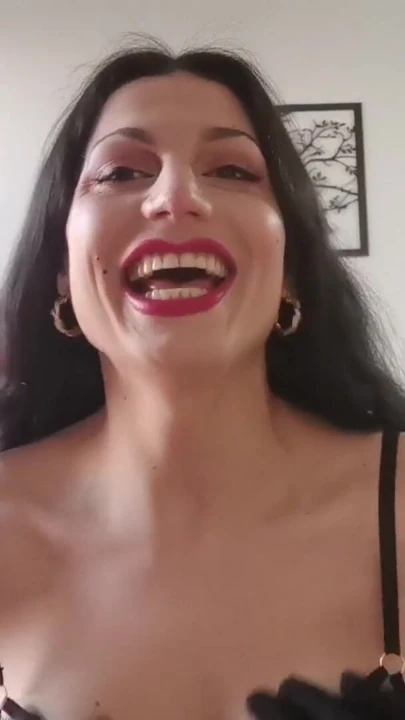 Nicole n fantezi striptiz vücudu ve götü ve yarağıyla oynuyor | Klip 1