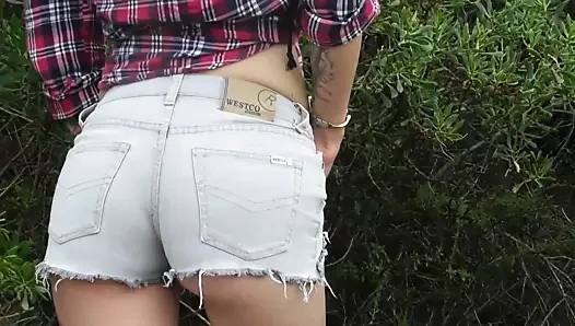 Açık havada seksi barmen striptizcileri ondan daha fazlasını ister misin?