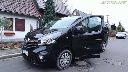 Alman çift ağır seks yapıyor ve ağzına boşalıyor