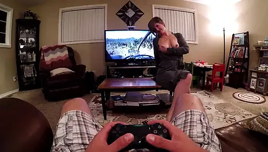 Ps4 oynarken yarağını emiyor