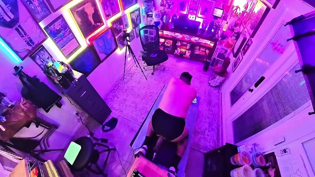 Черная машина для траха со скоростью