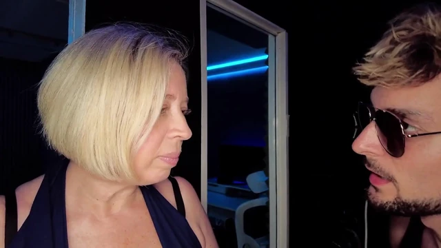 Yahudi genç erkek avcısı bana kayan yıldızı sikmeyi öğretiyor