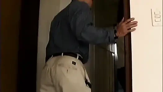 Kıllı amcık yalama domalma pozisyonunda sikişiyor... ağzına boşalma