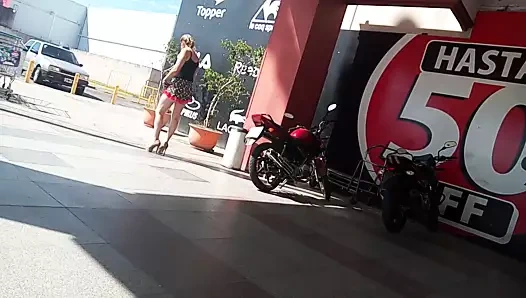 Hermosa Rubia en el Factory