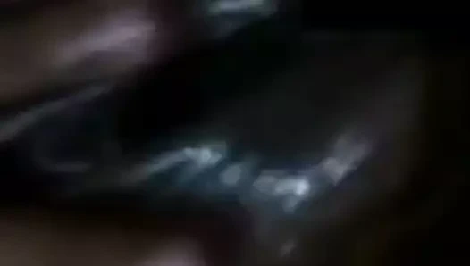 Desi bhabi video görüşmesinde göğüslerini gösteriyor