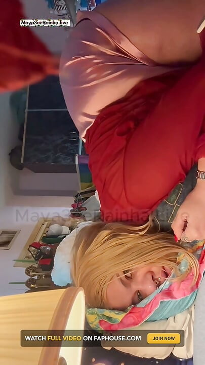 Bekle ve bırak - ssbbw sarkık Brezilyalı genç erkek avcısı tanrıça inleyerek derin esneme yapıyor ve yatakta sigara içiyor