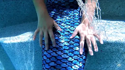 Deniz kızıyla yüzme