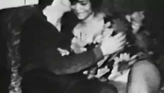 Vahşi strapon seks ile bağbozumu busty ve büyük göt porno